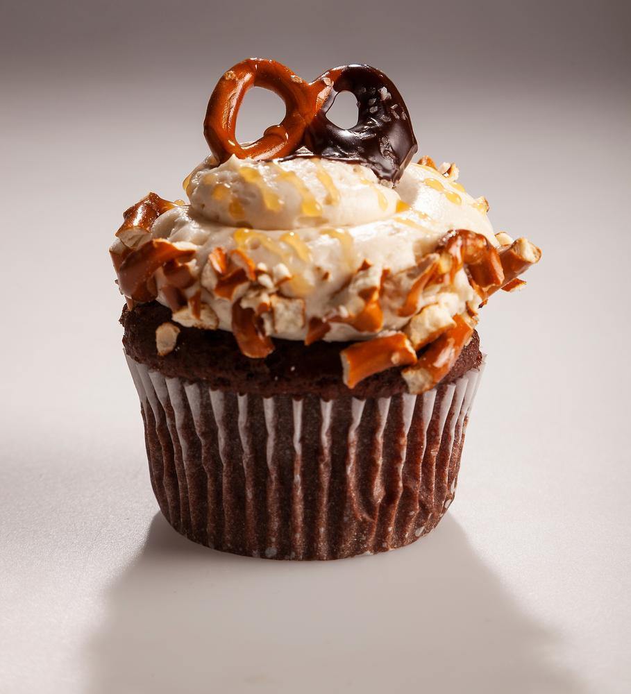 Chocolate Covered Pretzel Cupcake Recipe - Nature's Garden