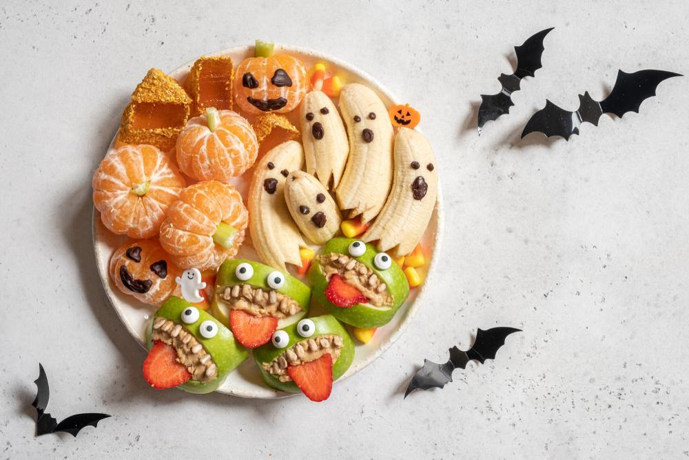 You should avoid unhealthy snacks even in spooky halloween season. Here is healthy halloween snacks for your children.